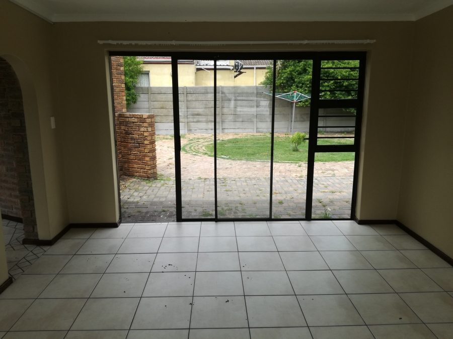 To Let 3 Bedroom Property for Rent in West Riding Western Cape